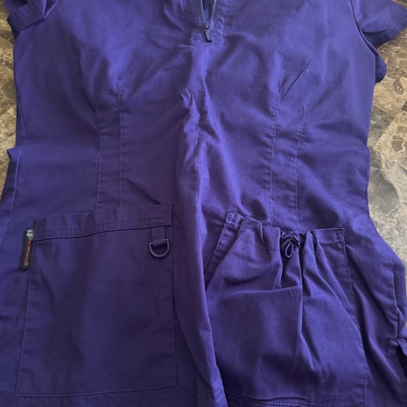 Scrub set - Picture 2 of 3